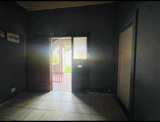 12 BEDROOM HOUSE FOR SALE IN BOKSBURG NORTH